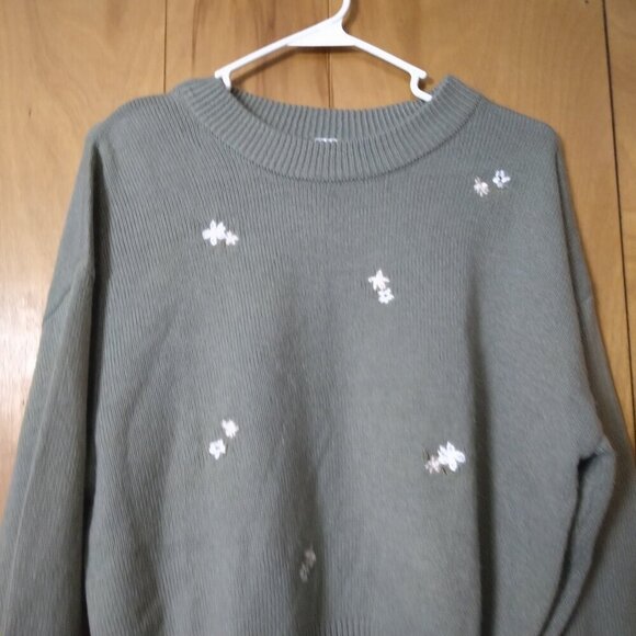 Divided H&M Women's Medium Light Green Embroidered Floral Cropped Knit Sweater - Picture 2 of 6